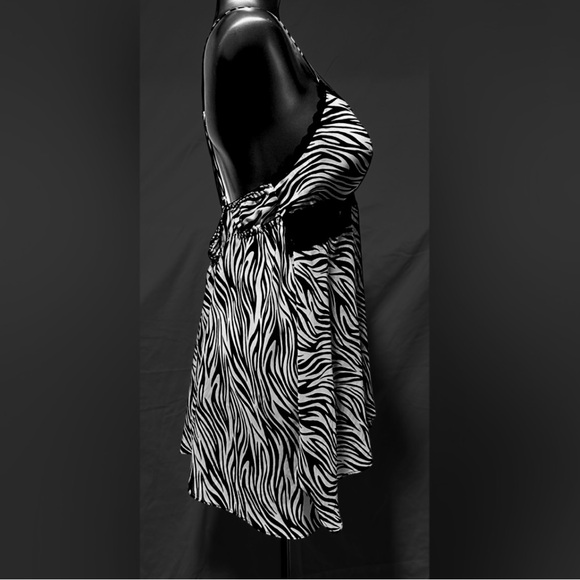 💟Zebra Print  Camisole Top - Picture 2 of 14